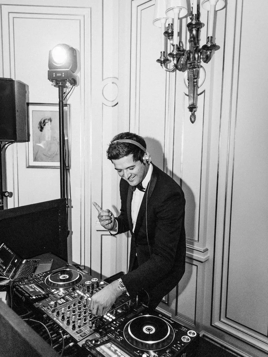 DJ en la pista de baile